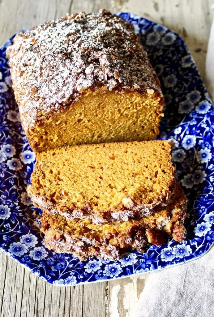 Pumpkin Praline Bread sliced on blue platter.