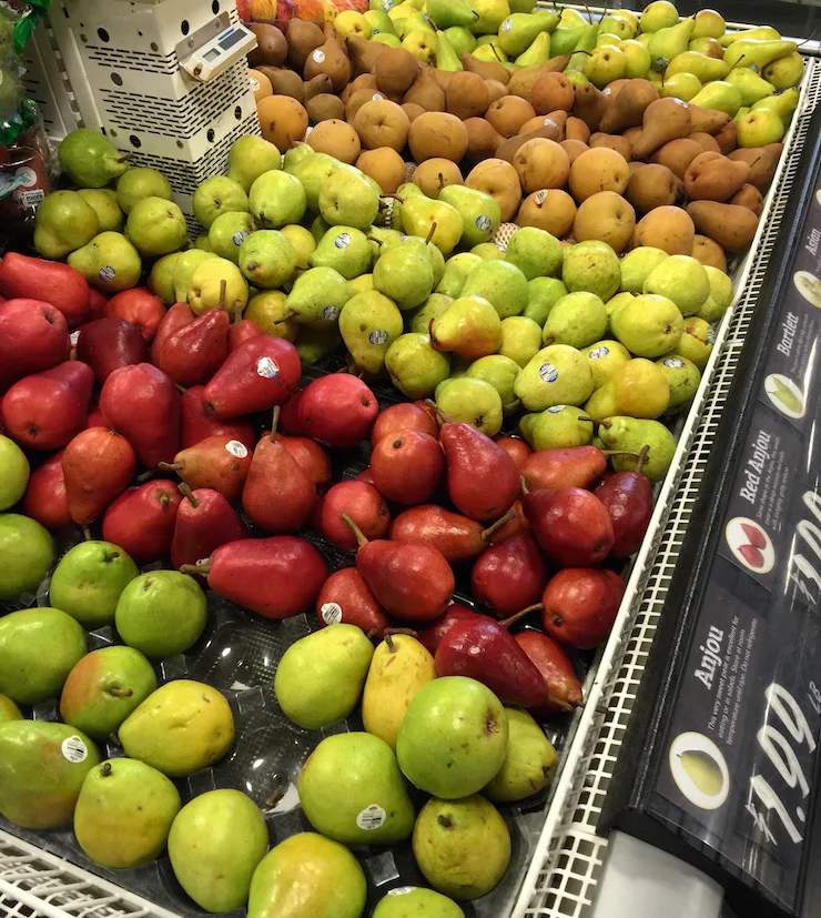 Display of pears in grocery store.