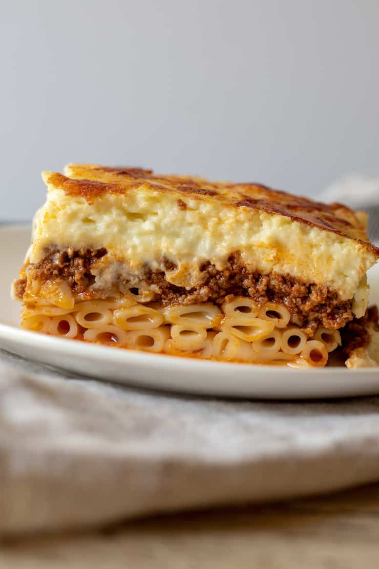 Sideview of slice of pastitsio.