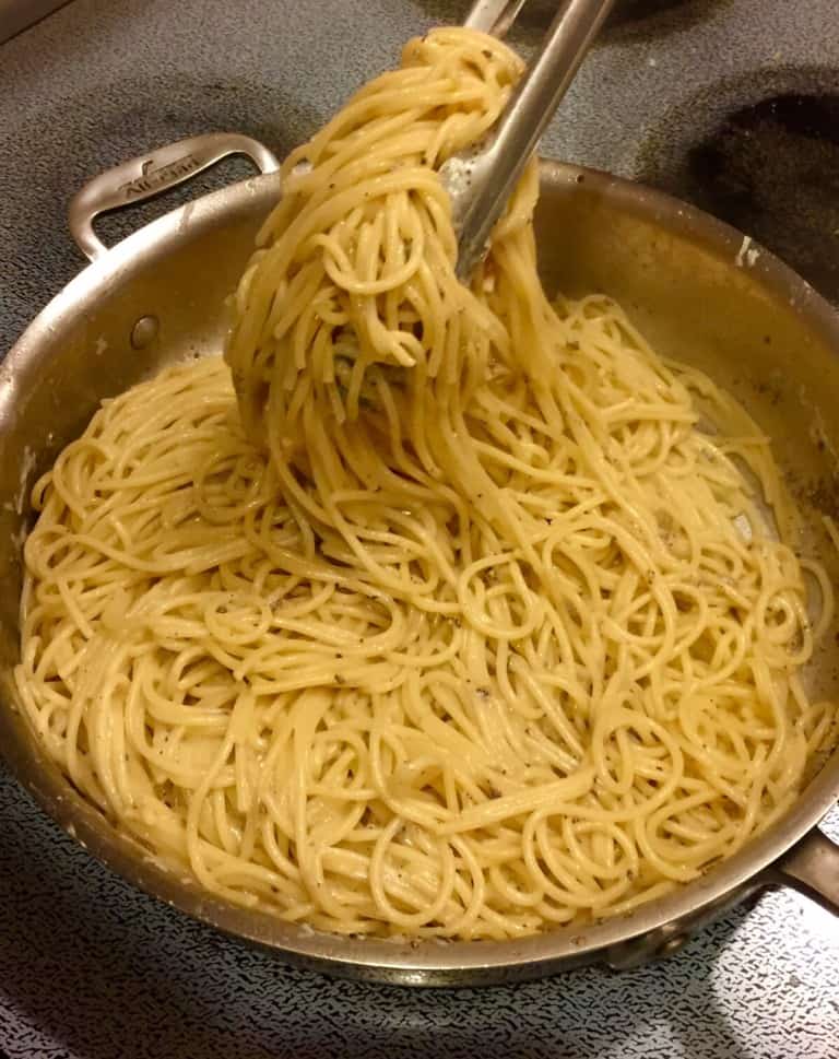 Cacio e Pepe (Cheese and Pepper Pasta)