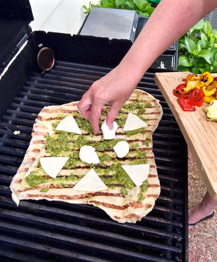 Grilled Pesto and Veggie Pizza