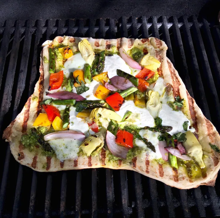 Grilled Pesto and Veggie Pizza