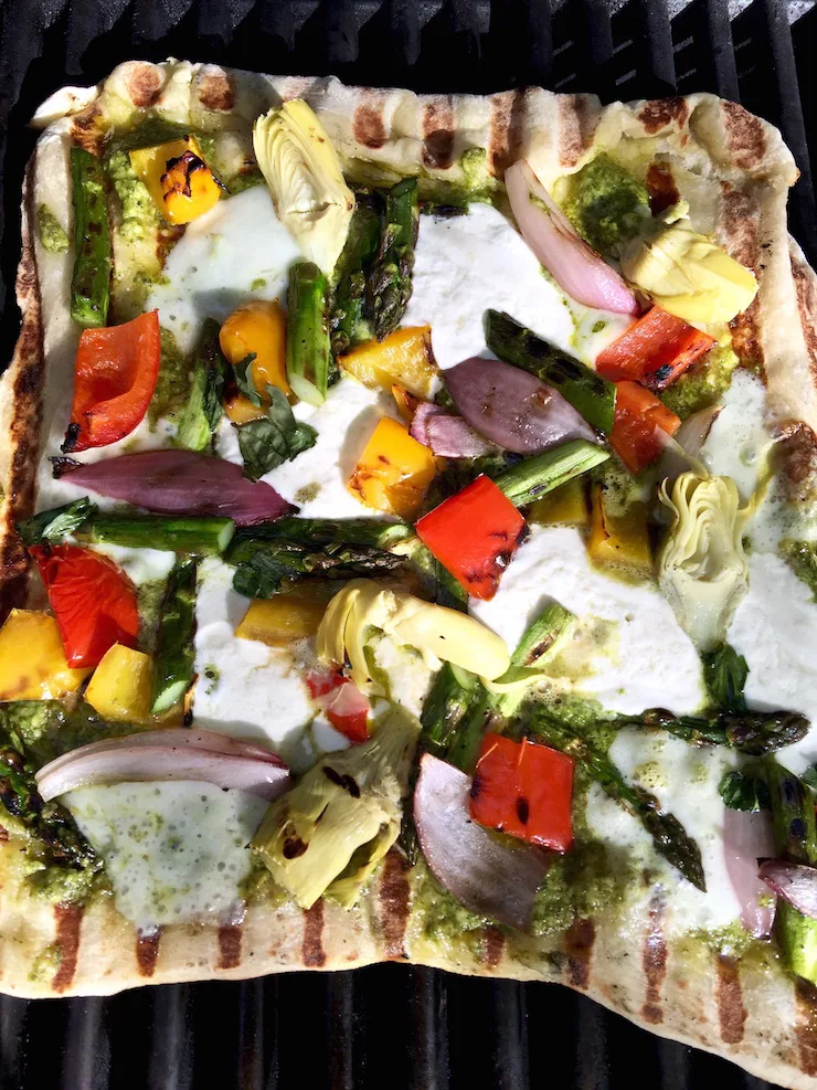 Grilled Pesto and Veggie Pizza