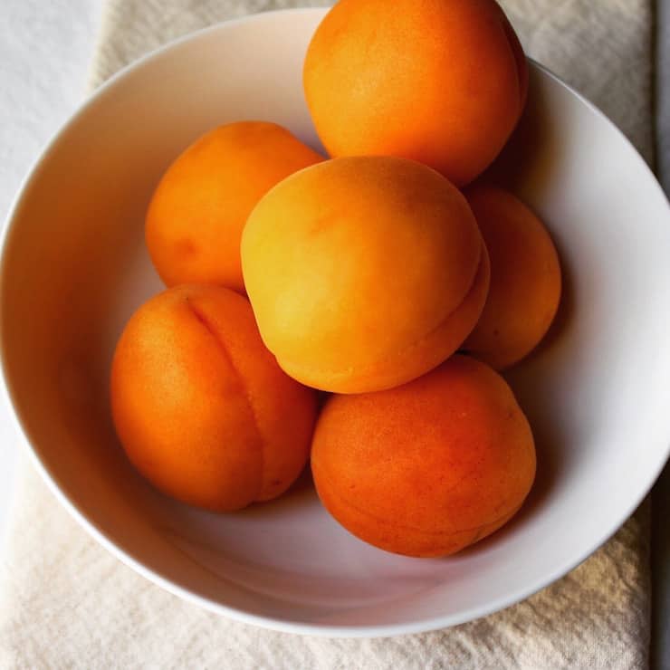 Bowl of apricots.