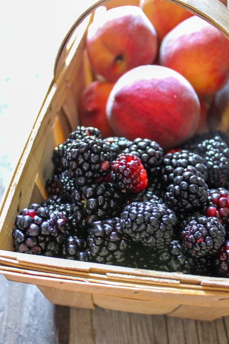 Basket of blackberries and peaches.