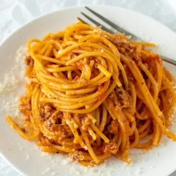 Spaghetti swirled on white serving plate