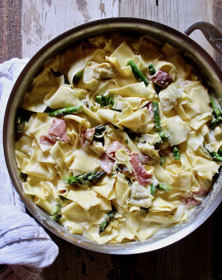 Pasta with Lemon, Asparagus, Artichokes and Prosciutto in large skillet