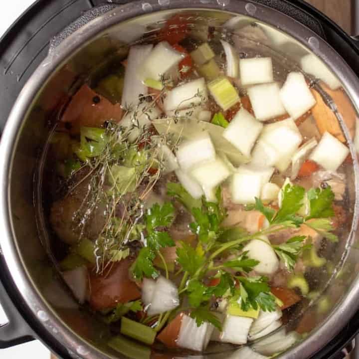 Easy Instant Pot Chicken Stock - the hungry bluebird