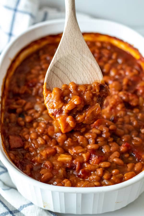 Easy Baked Beans with Bacon and Brown Sugar - the hungry bluebird