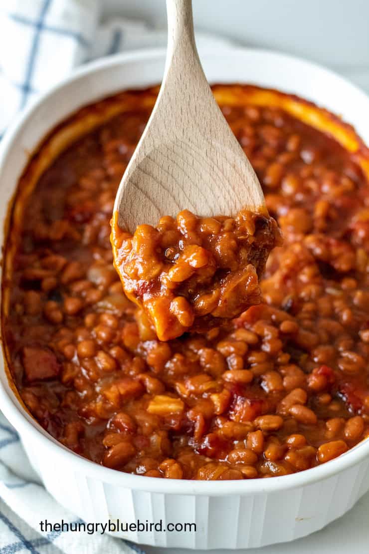 Easy Baked Beans with Bacon and Brown Sugar - the hungry bluebird