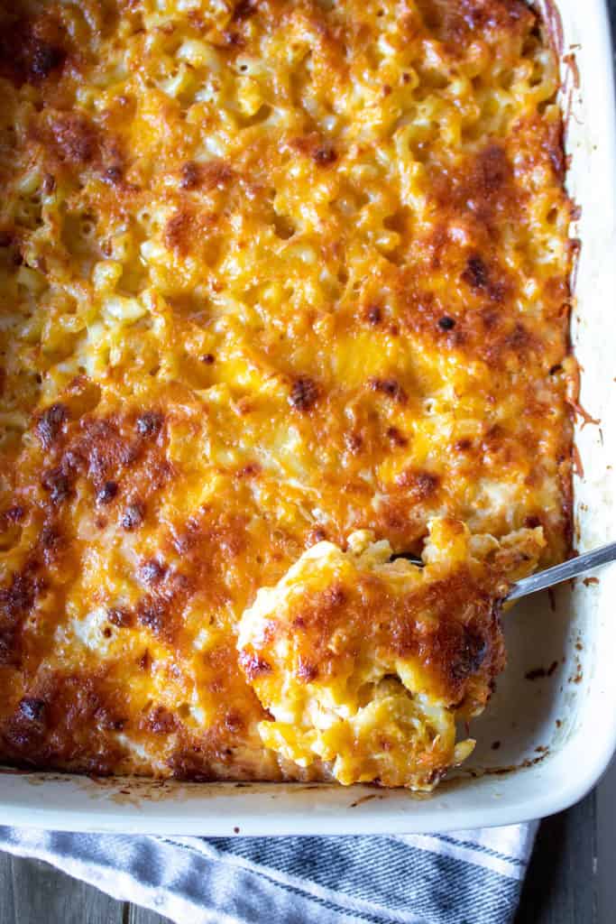 Southern Baked Macaroni and Cheese - The Hungry Bluebird