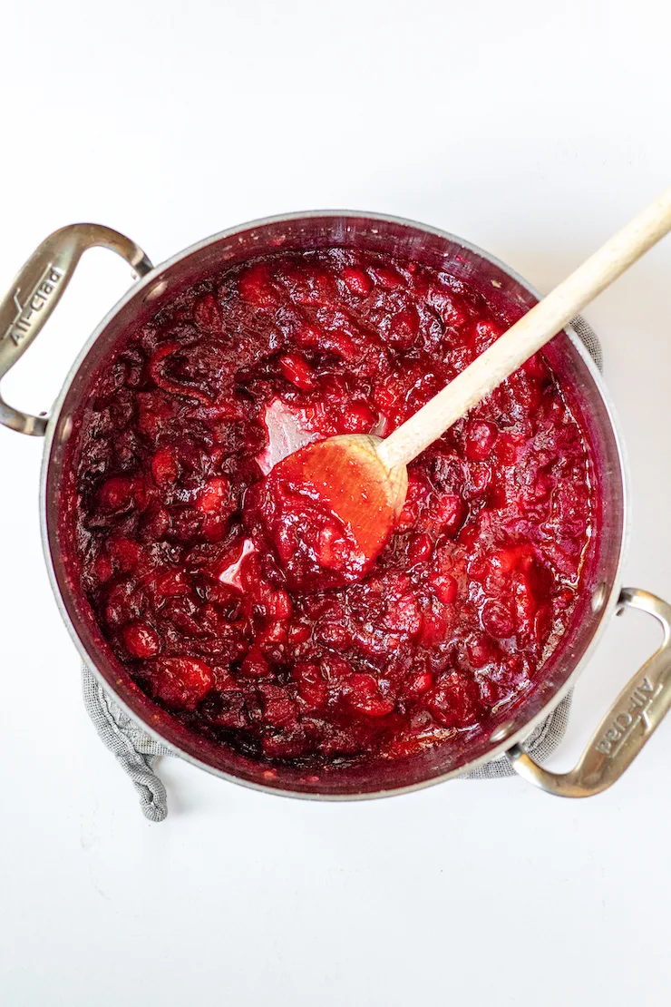 Fresh Cranberry Orange Sauce - The Hungry Bluebird