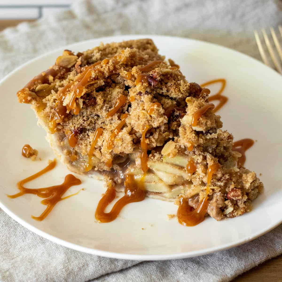 dutch caramel apple pie - Blue Bowl